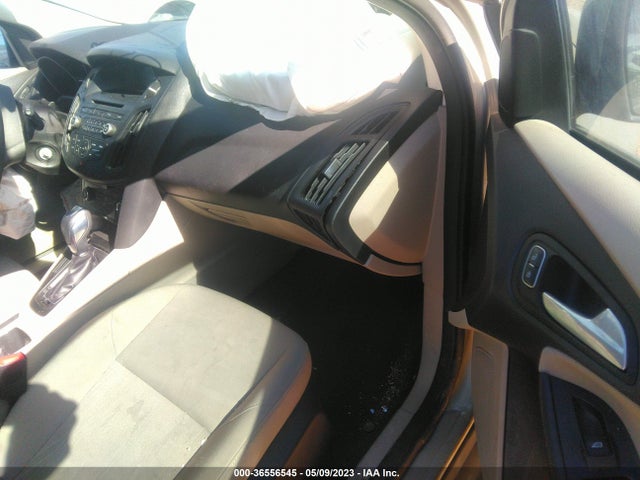 Ford FOCUS SE 2015 1FADP3K20FL221608 Image 6