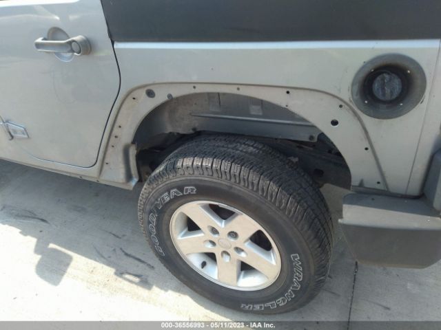 1C4BJWDG3EL295004 Jeep Wrangler Unlimited Sport