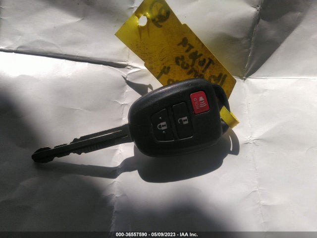 Toyota Prius C One/two/three/four 2016 JTDKDTB39G1127310 Image 3