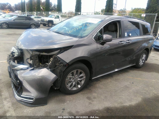Toyota SIENNA XLE 2023 5TDYRKEC2PS142929 Image 2