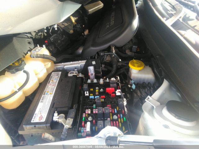 1C4PJLCB0KD143780 Jeep Cherokee Latitude