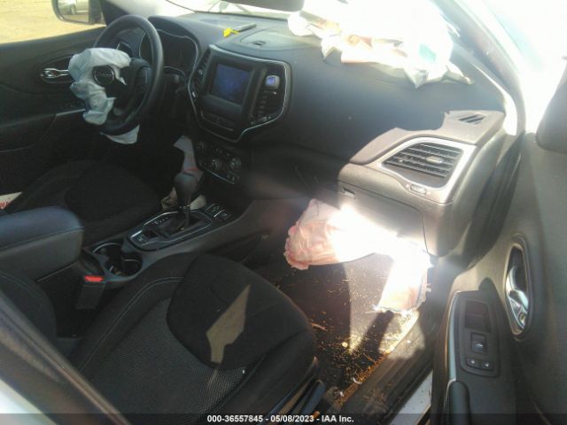 1C4PJLCB0KD143780 Jeep Cherokee Latitude