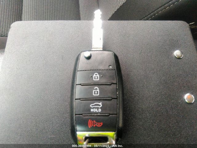 3KPFK4A73HE137086 KIA FORTE LX