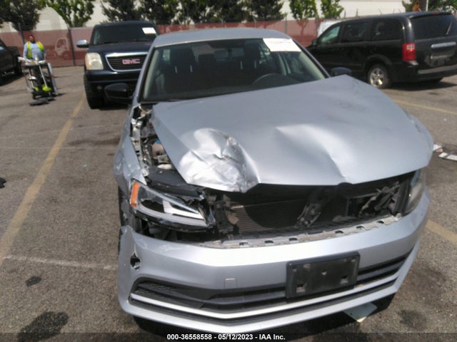 3VW1K7AJ4FM278627 Volkswagen Jetta Sedan 2.0l S