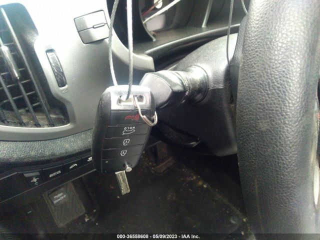 KNDPB3AC0F7773909 KIA Sportage Lx