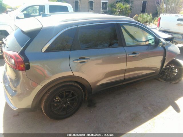 KNDCB3LC6J5150293 KIA NIRO LX
