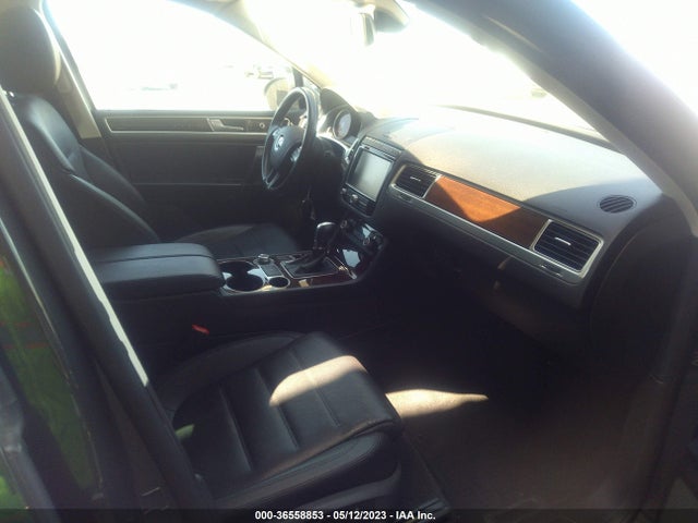 2016 Volkswagen Touareg, VIN: WVGEF9BP5GD010816