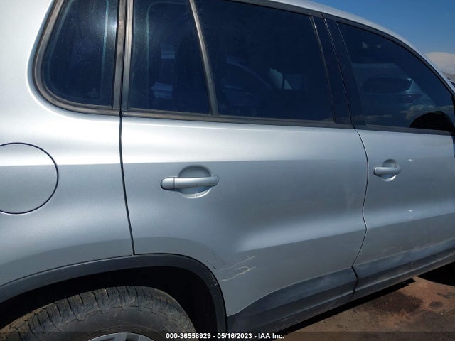 WVGAV3AXXEW587889 Volkswagen TIGUAN S