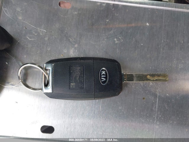 KIA Optima Lx 2018 5XXGT4L32JG222705 Image 3