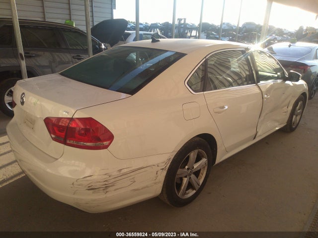 2013 VOLKSWAGEN PASSAT SE VIN: 1VWBP7A33DC034375