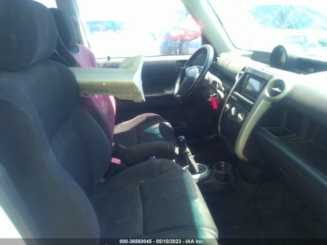 2005 SCION XB VIN: JTLKT334650205091