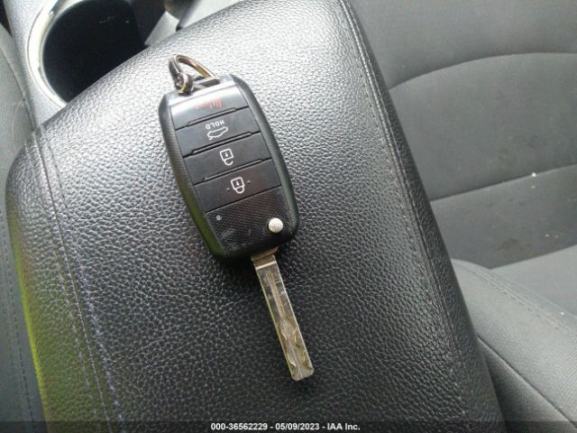 5XXGM4A76FG435120 KIA Optima Lx