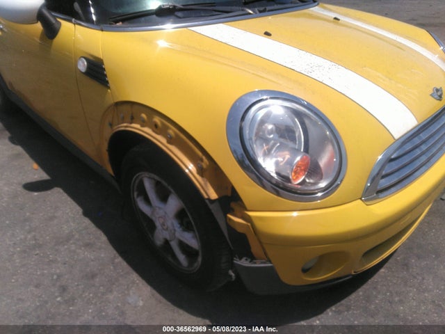 2008 MINI COOPER HARDTOP VIN: WMWMF33508TT66461