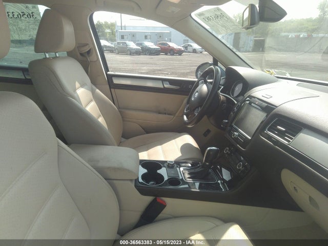 2014 Volkswagen Touareg, VIN: WVGEP9BP0ED003220