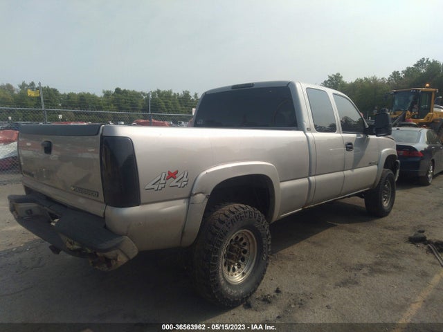 2004 CHEVROLET SILVERADO 2500HD LT VIN: 1GCHK29UX4E235495