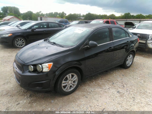 Chevrolet SONIC LT 2015 1G1JC5SHXF4177533 Image 2