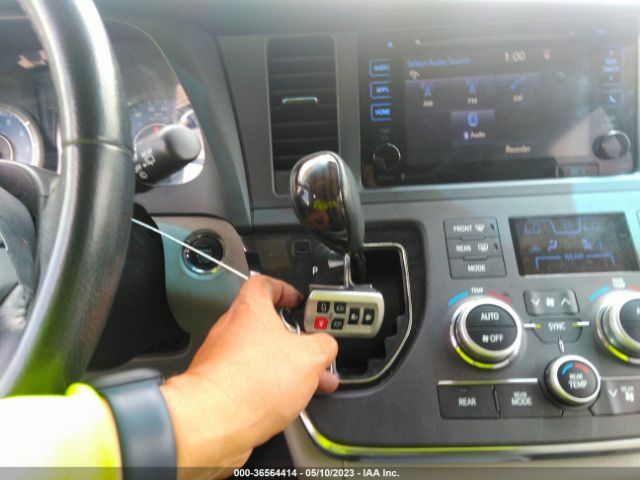 5TDYK3DCXFS578566 Toyota SIENNA XLE