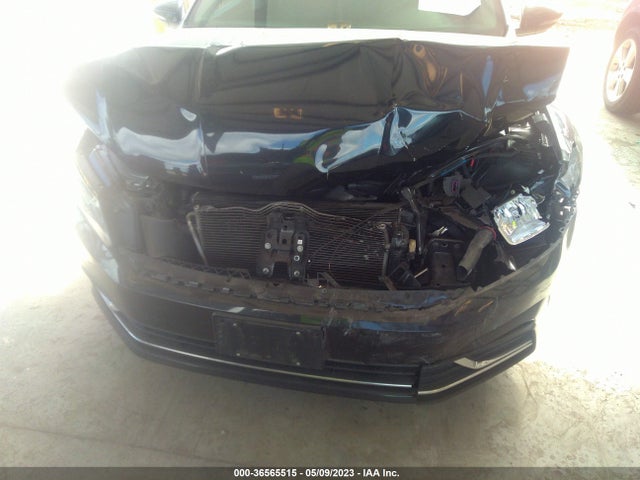 1VWBT7A32HC016077 Volkswagen Passat 1.8t Se