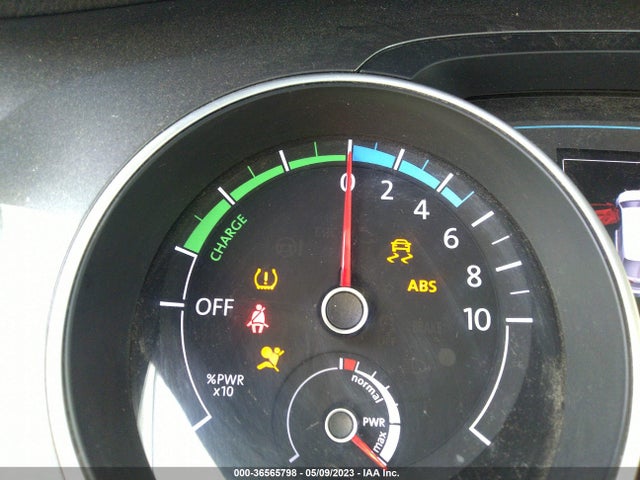 WVWKP7AU5GW916999 Volkswagen E-golf Se