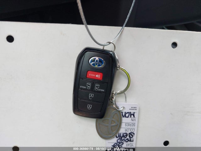 Toyota SIENNA LE 2022 5TDKRKEC6NS121097 Image 3