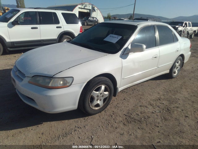 2000 HONDA ACCORD SDN EX W/LEATHER VIN: 1HGCG1658YA016262