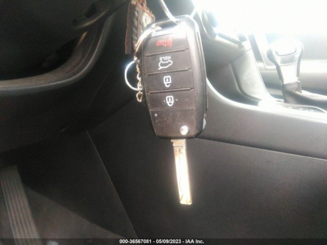 KNDPM3ACXH7299903 KIA Sportage Lx