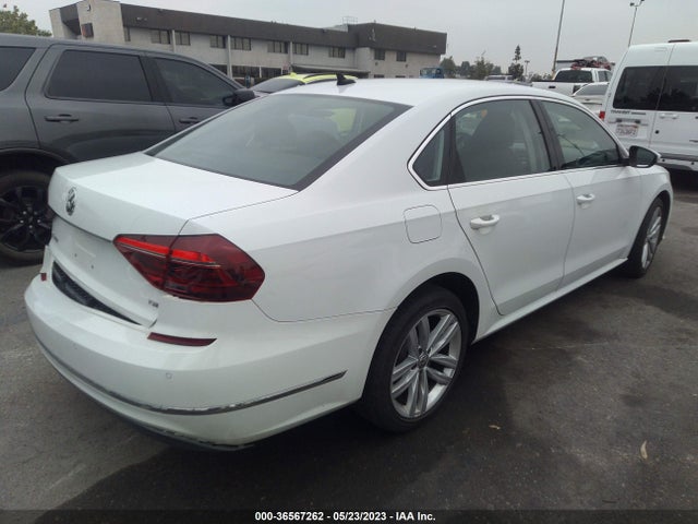 1VWBA7A32JC033585 Volkswagen Passat 2.0t Se