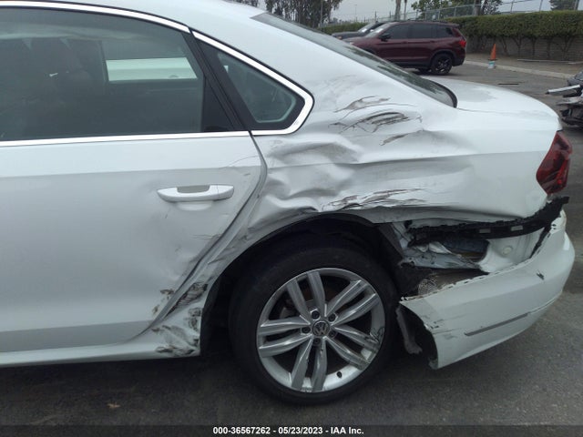 1VWBA7A32JC033585 Volkswagen Passat 2.0t Se