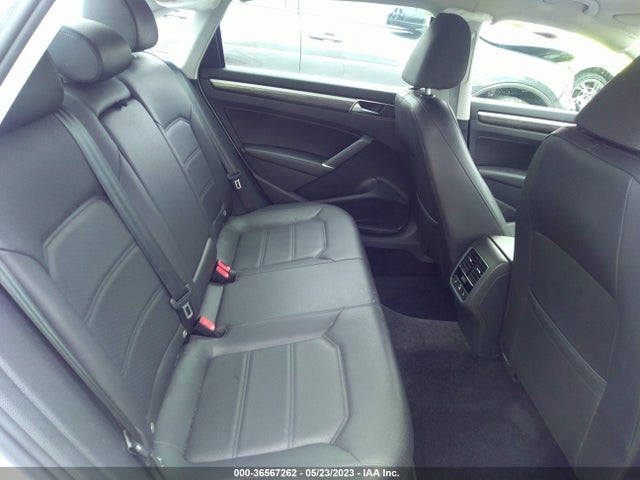 1VWBA7A32JC033585 Volkswagen Passat 2.0t Se