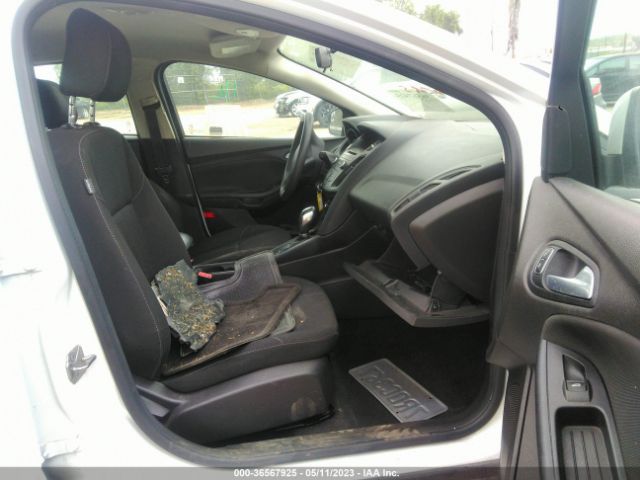 1FADP3F28GL301962 Ford FOCUS SE