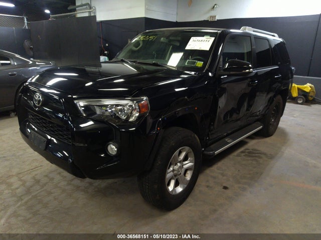 Toyota 4RUNNER SR5 2018 JTEBU5JR5J5583253 Image 2