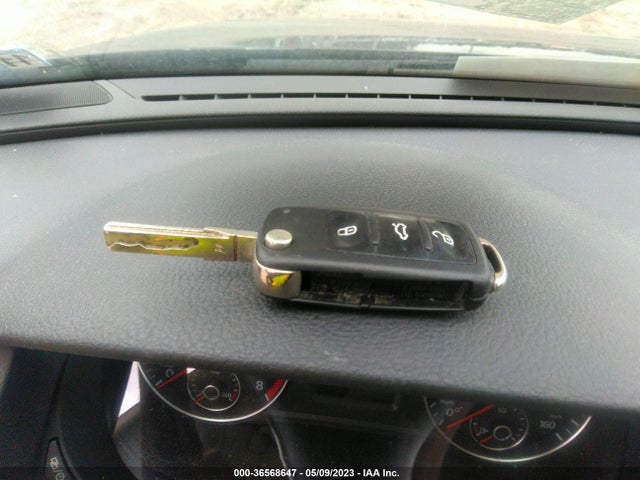1VWAT7A32EC116655 Volkswagen Passat Wolfsburg Ed