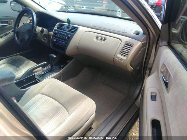 2000 HONDA ACCORD SDN LX VIN: 1HGCG5642YA155687