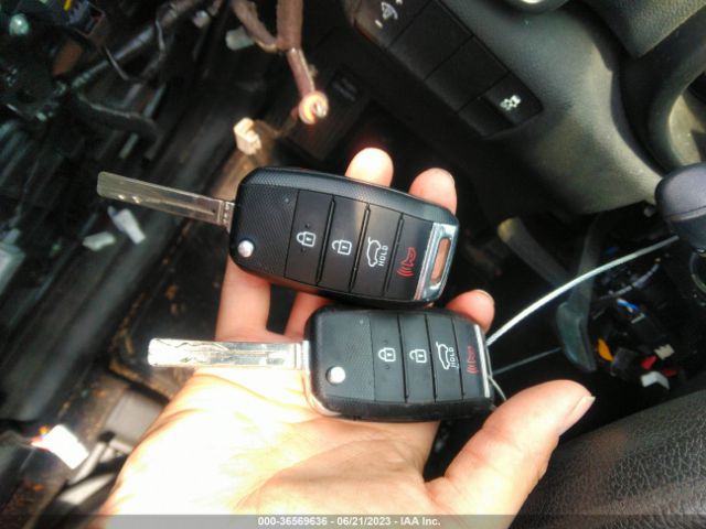 KNDPMCAC0H7183562 KIA Sportage Lx