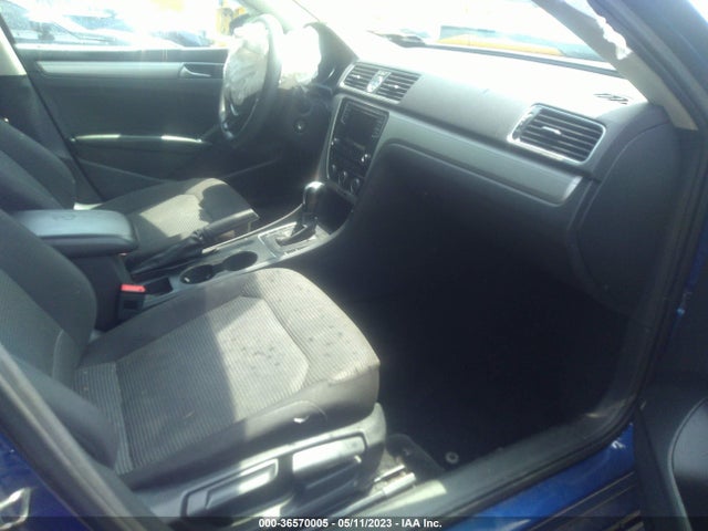 1VWAT7A3XHC010345 Volkswagen Passat 1.8t S