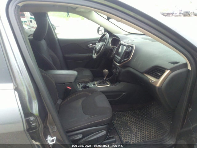 1C4PJLCB2GW274494 Jeep Cherokee Latitude