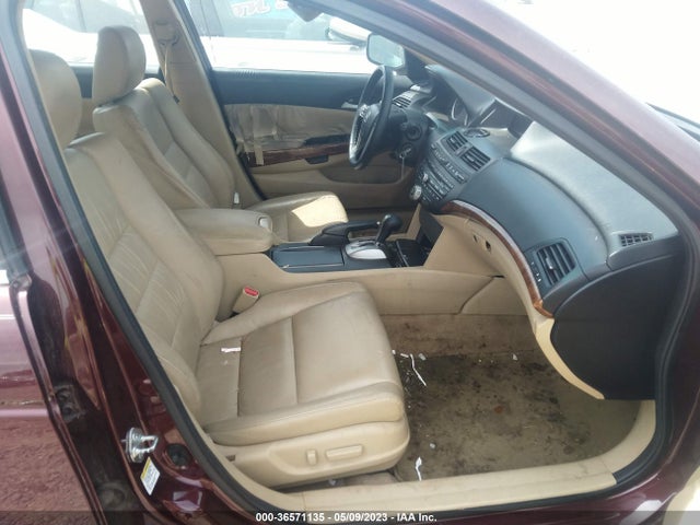2011 HONDA ACCORD SDN EX-L VIN: 1HGCP3F85BA013090