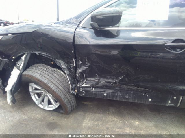 JN1BJ1CP8HW002997 Nissan Rogue Sport Sv