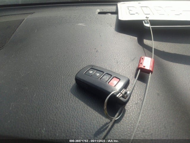 2018 TOYOTA RAV4 XLE VIN: JTMWFREV5JJ724375