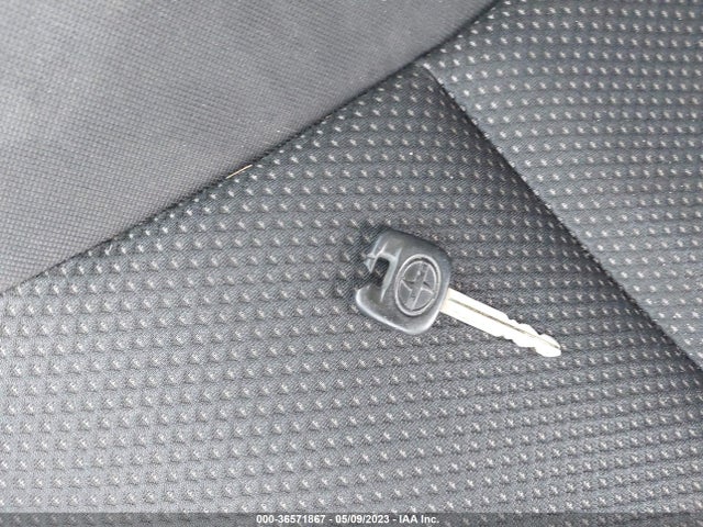 2005 SCION XB VIN: JTLKT324550201096