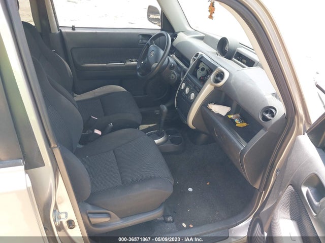 2005 SCION XB VIN: JTLKT324550201096