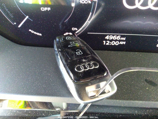 2022 Audi e-tron, VIN: WA1AAAGE2NB043043