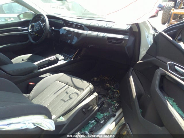 2022 Audi e-tron, VIN: WA1AAAGE2NB043043