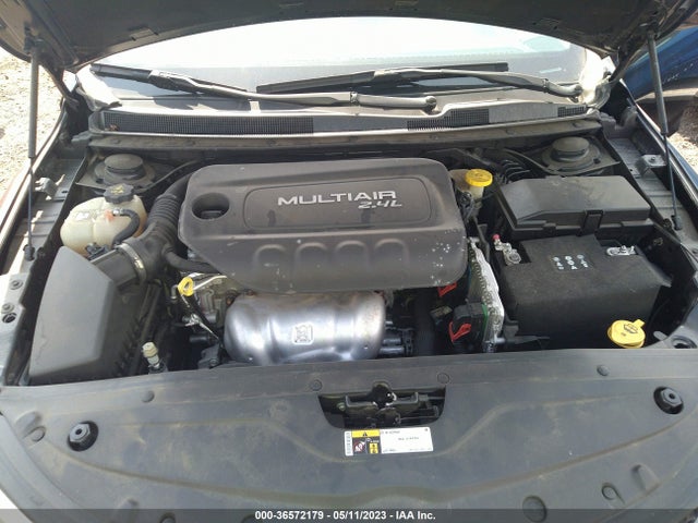 1C3CCCAB8GN145570 Chrysler 200 Limited