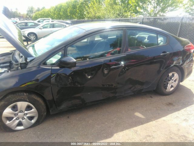 3KPFK4A7XJE226627 KIA FORTE LX