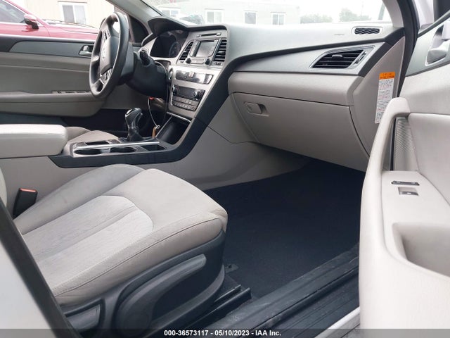Hyundai Sonata Hybrid Se 2016 KMHE24L16GA040286 Image 6
