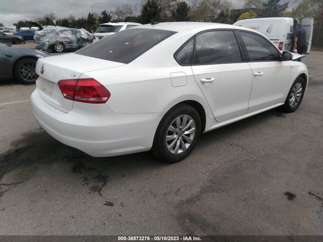 1VWAT7A35FC042973 Volkswagen Passat 1.8t Wolfsburg Ed