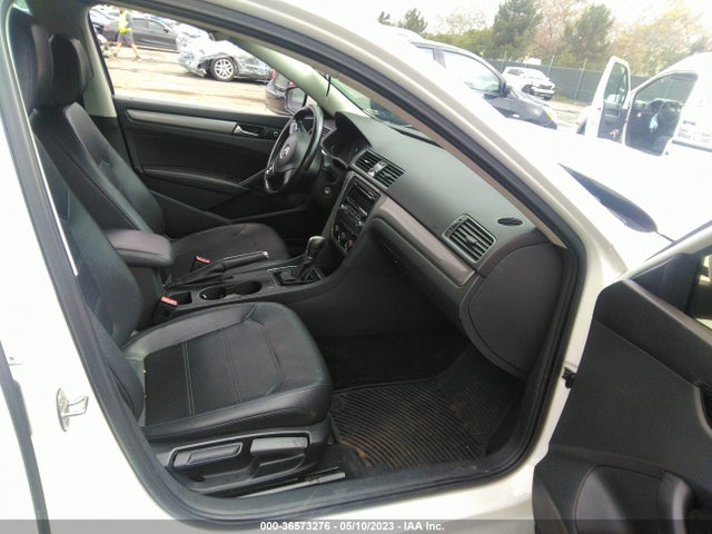 1VWAT7A35FC042973 Volkswagen Passat 1.8t Wolfsburg Ed