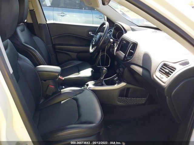 3C4NJCBB2JT165376 Jeep Compass Latitude
