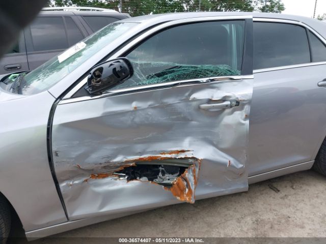 2C3CCAAG1JH117593 Chrysler 300 Touring L